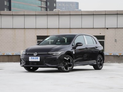 Volkswagen Golf 8 2025 R-Line