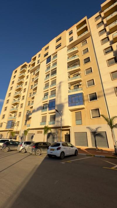 بيع شقة 4 غرف وهران بئر الجير