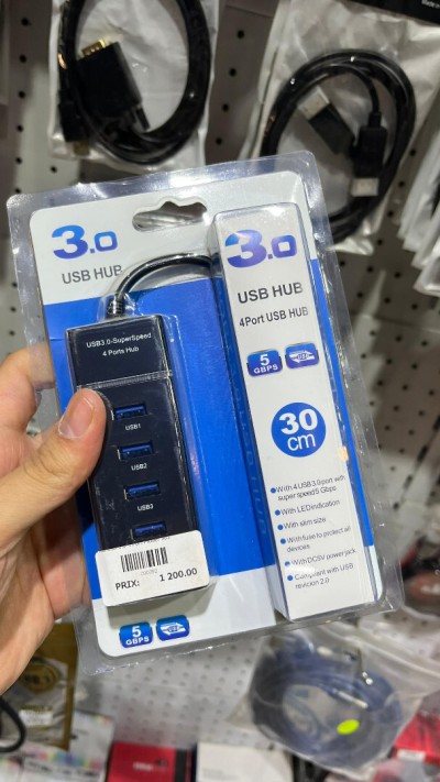 Accessoires Informatique /Adaptatures/Hubs Disponible