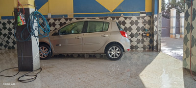 سيارة-صغيرة-renault-clio-3-2012-مازونة-غليزان-الجزائر