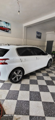 moyenne-berline-peugeot-308-2014-khenchela-algerie