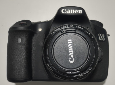 Canon 60D 2K clicks avec objectif 50mm 1.8 ii