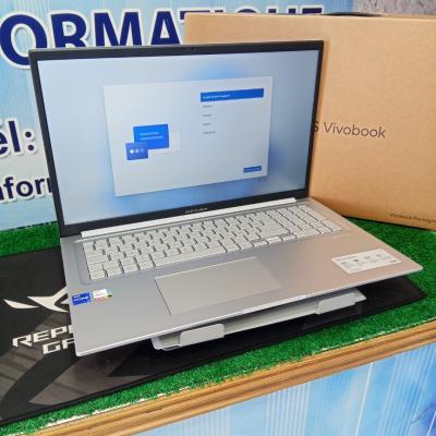 Asus vivobook 17 i7 1355U RAM 16GB 512SSD écran 17.3 Full HD jamais utilisé sous emballage 