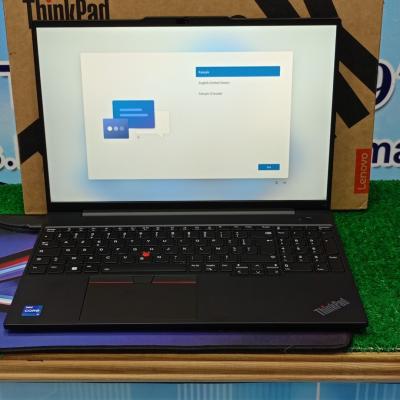 Lenovo thinkpad E16 i7 13700H RAM 16GB 512SSD écran 16 jamais utilisé sous emballage 