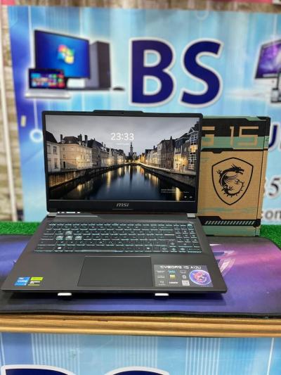 MSI cyborg i513420H RAM 16GB 512SSD RTX 3050 6GB écran 15.6144hz+ JAMAIS UTILISÉ SOUS EMBALLAGE 