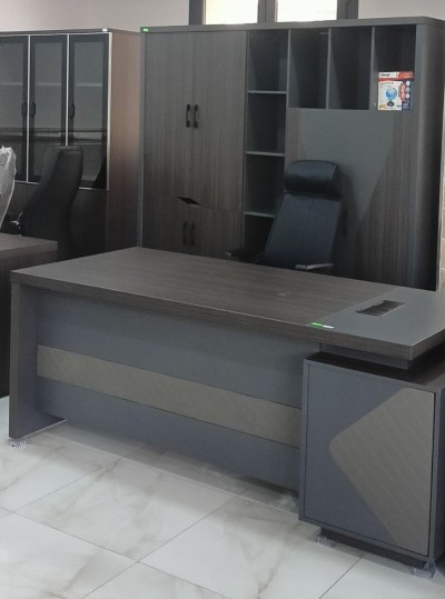 Ensemble de bureau VIP LUXE Importation (2M + retour + Armoire grande 5 portes + table basse)