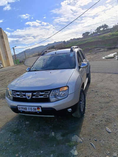 voitures-dacia-duster-2015-beni-maouche-bejaia-algerie