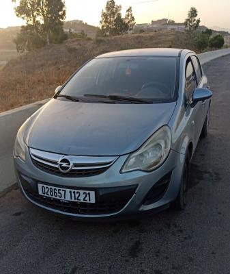 سيارة-صغيرة-opel-corsa-2012-المدية-الجزائر