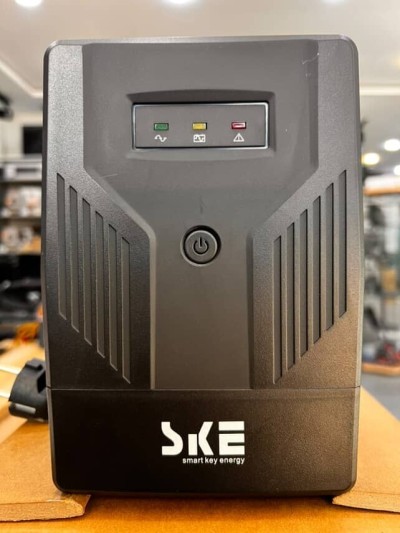 ONDULEUR SKE GP1000 - 1000VA / 720W - 4 SORTIES - AFFICHAGE LED - CONTRE SURTENSION - NOIR