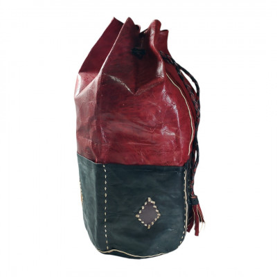 divers-sac-a-dos-en-cuir-noire-et-rouge-avec-4-pochettes-dans-les-cotes-un-cordon-de-serrage-39-cm-saoula-alger-algerie