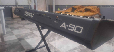 piano-clavier-roland-a90-mahdia-tiaret-algerie