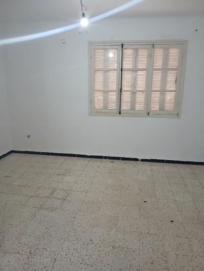 كراء شقة 4 غرف بومرداس تيجلابين