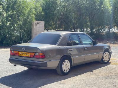 large-sedan-mercedes-classe-e-1990-w124-250d-boudjellil-bejaia-algeria