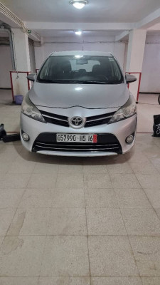 moyenne-berline-toyota-nouvelle-corolla-verso-2015-el-achour-alger-algerie