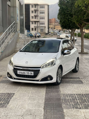 voitures-peugeot-208-2015-allure-facelift-el-kseur-bejaia-algerie