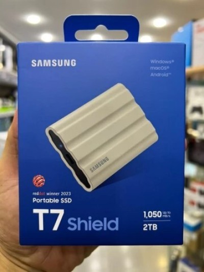 SAMSUNG SSD PORTABLE T7 SHIELD 2TO - DISQUE DURE EXTERNE - TYPE C- 1050 MO/S - ETANCHE - WHITE