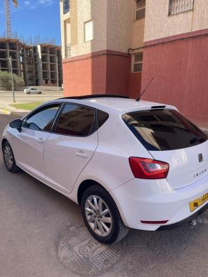 سيارة-صغيرة-seat-ibiza-2015-fully-toit-ouvrant-العطاف-عين-الدفلة-الجزائر