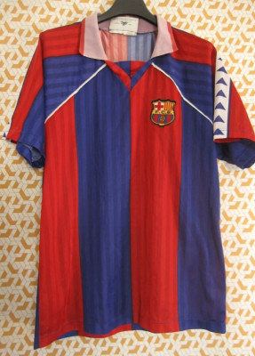 hauts-et-t-shirts-le-trikou-de-fcbarcelona-qui-ressemble-a-koeman-seddouk-bejaia-algerie