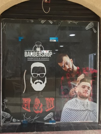 habillage vitrine et decoration enseigne تغليف واجهة المحلات و لافتات اشهارية