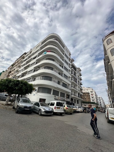 بيع شقة 5 غرف الجزائر الجزائر وسط