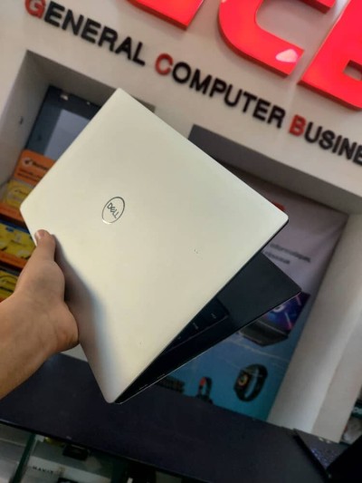 DELL XPS 13 9370 Intel Core i7-8550U RAM 16GB DDR4 512GB SSD 13" 4K UHD Tactile Graphiques UHD Intel