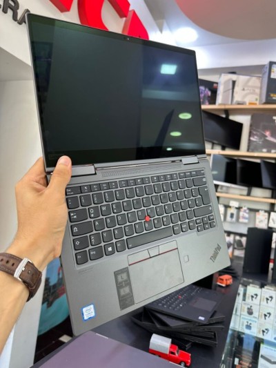 LENOVO THINKPAD X1 YOGA Processeur Intel Core i5-8265U 6 Mo de cache, à 3,90 GHz 8GB .256GB SSD GREY