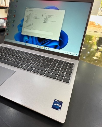 DELL PRECISION 3570 Intel Core i7-1265U 12 Mo , à 4,80 GHz 16GB 512GB SSD 15.6 FULL HD  T550 4GB