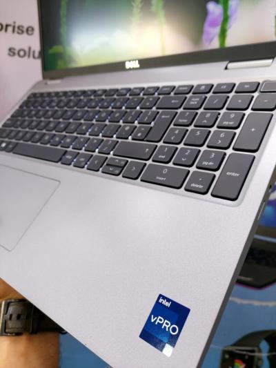 DELL LATITUDE 5540 Intel Core i7-1365U 12 Mo de cache, à 5,20 GHz RAM 16GB 256GB SSD 15.6" FULL HD 