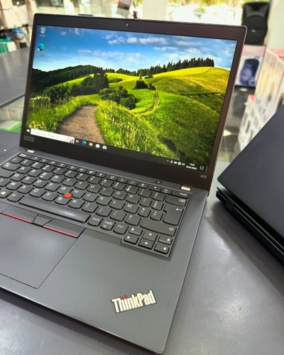 LENOVO THINKPAD X13 Gen1 mobiles AMD Ryzen 3 PRO 4450U RAM 8GB  256GB SSD 13 Full HD 1920x1080p