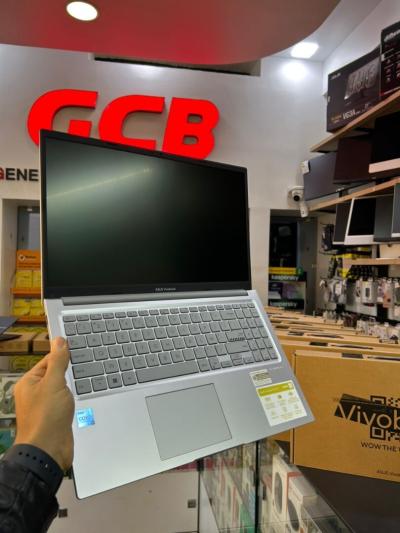 ASUS VIVOBOOK F1504VA Corei3-1315U jusqu'à 4,50 GHz,RAM 8GB 512GB SSD 15.6" FHD Graphiques UHD Intel