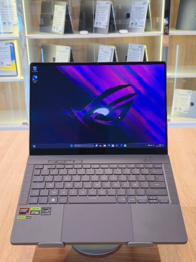 (VENDU) ASUS ROG ZEPHYRUS G14 AI 2024 RYZEN 9-8945HS/w 32G 1T SSD RTX 4070 8G 14.5'' 3K OLED 120Hz