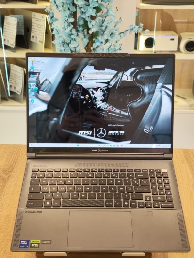 (VENDU)MSI Stealth 16 Mercedes-AMG Ultra-9 185H 32Go 1TB NVMe RTX 4070 8GB 16" QHD+ OLED 240Hz