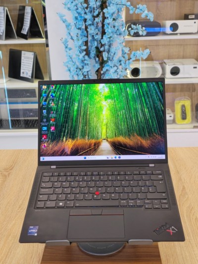 (VENDU)LENOVO THINKPAD X1 CARBON GEN11  I7-1355U 32G 6000MHZ 512G SSD 14'' 2.8K OLED