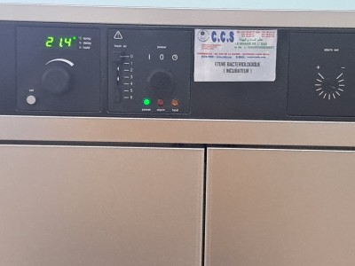 étuve bactériologique ( incubateur )