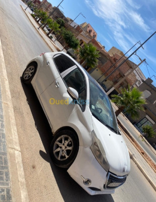 سيارة-صغيرة-peugeot-208-2013-style-قصر-البخاري-المدية-الجزائر