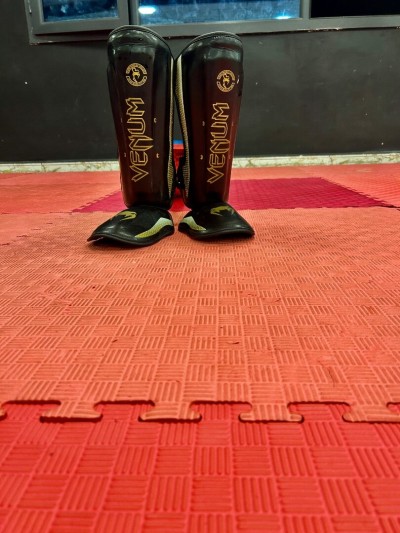 قفازات-و-خوذات-protege-tibia-برج-بوعريريج-الجزائر
