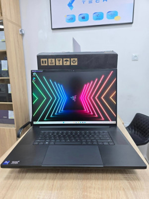 RAZER BLADE 18  i9 13980HX & RTX 4090 32GB/2TB 