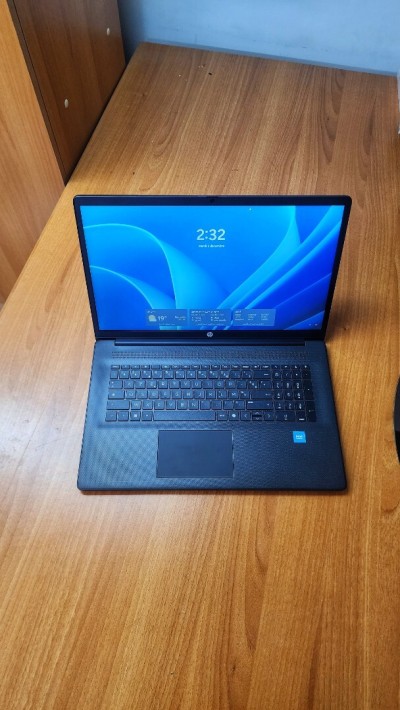 HP LAPTOP 17 cn3052nf INTEL N100 0.80 Ghz 8 Go 256 SSD Ècran 17 FHD