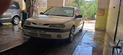 voitures-renault-laguna-1-1995-khenchela-algerie