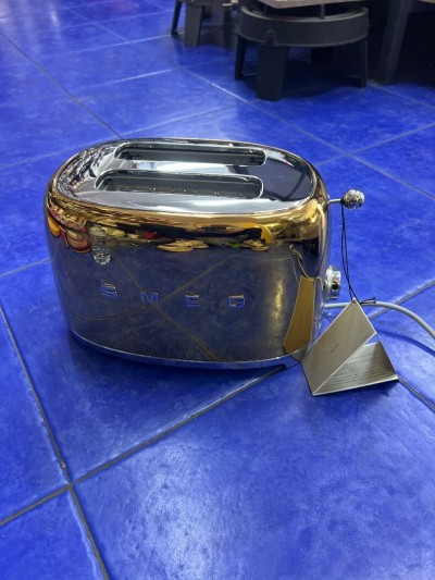 Grill pain Smeg doré 