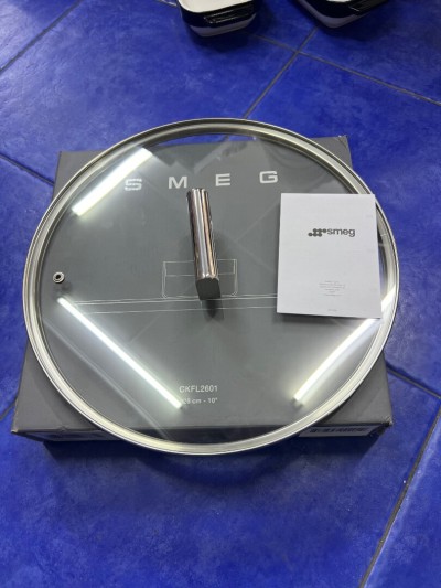 Cashe poêle Smeg est casrole 