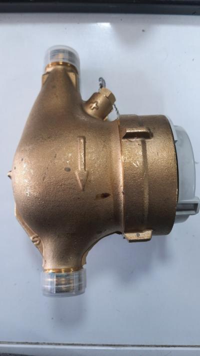 Compteur d'eau bronze et à bride