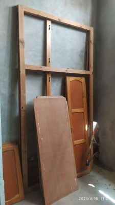 armoires-commodes-armoire-bois-rouge-constantine-algerie