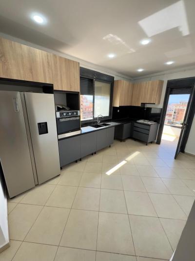 بيع شقة 4 غرف وهران بئر الجير