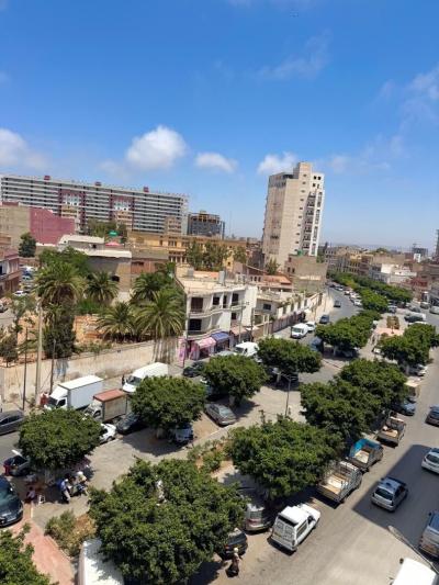 بيع شقة 4 غرف وهران وهران