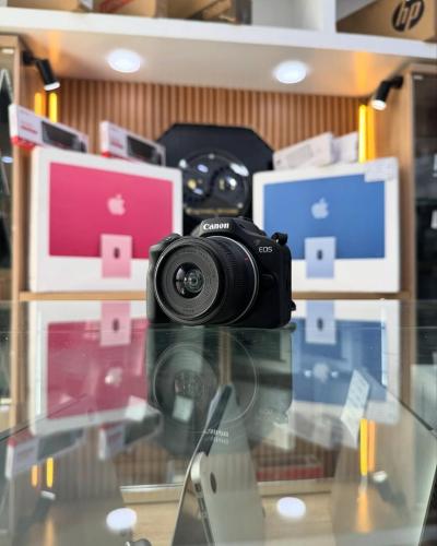 Canon EOS R100 avec 18-45mm STM batterie et chargeur  Click : 1k