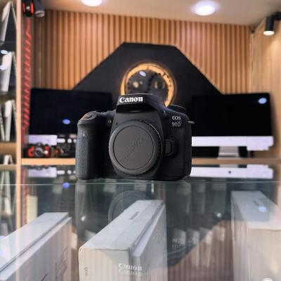 Canon 90D boitier nu en excellent état