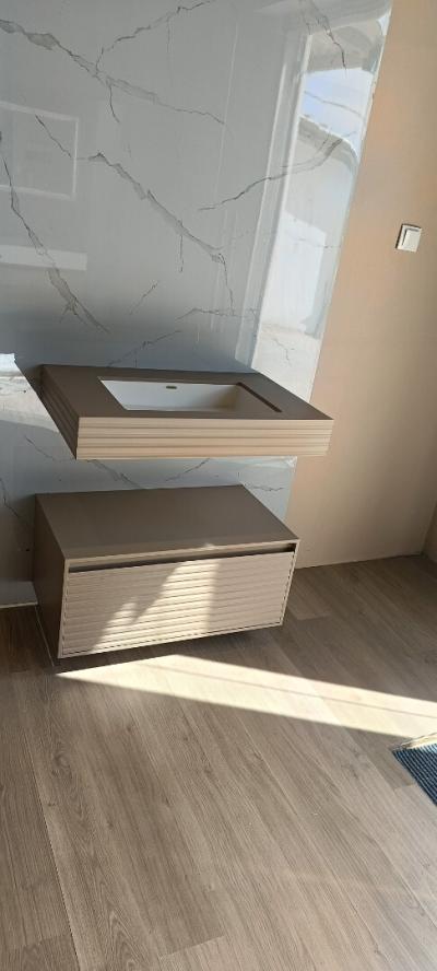 Meuble à rayures 80 cm couleur taupe avec vasque thermoformé 