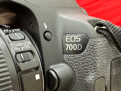 Canon 700D boîtier 18-55 2k  clics 