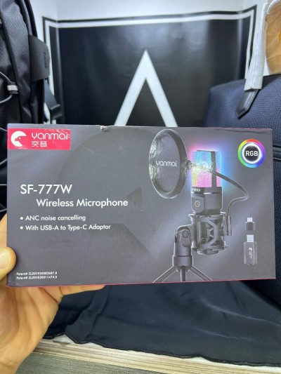 Microphone Sans Fil Yanmai SF-777W RGB avec Réduction de Bruit pour Gaming & Streaming